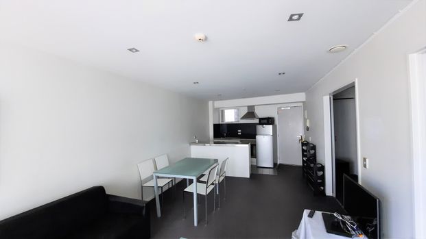 Spacious 2 Bedroom with Balcony - Photo 1