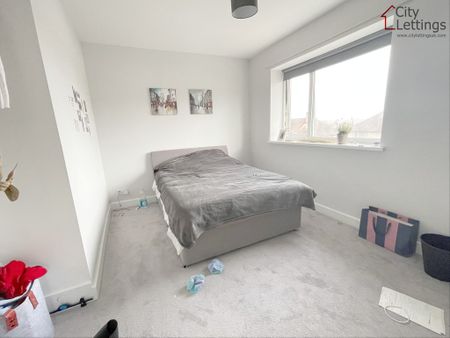 2 Bedroom Mid Terraced House - Photo 3