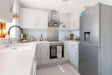 3 bedroom semi-detached house to rent - Photo 3