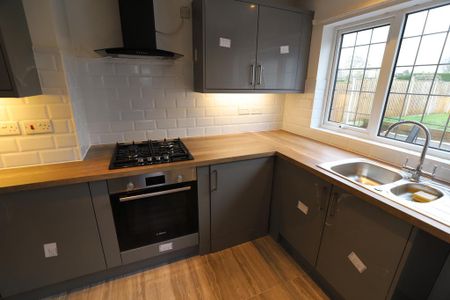 3 bedroom semi-detached house to rent - Photo 2