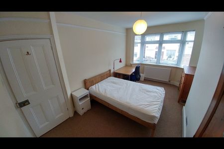 4 Bed Terraced House, Milner Road, BN2 - Photo 5