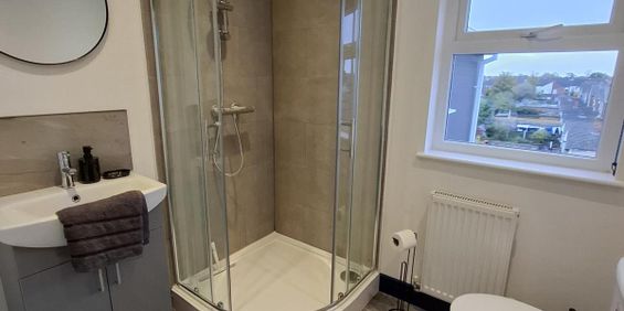 Room to let in newly refurbished HMO – Heneage Road - Photo 3