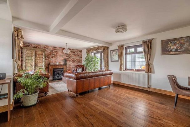 5 bedroom detached house to rent - Photo 1