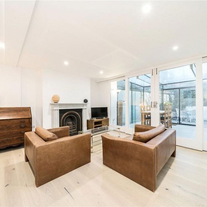 3 bedroom flat to rent - Photo 1