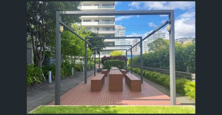 Furnished 3 bedrooms apartment near Burwood station&shopping mall - Photo 2