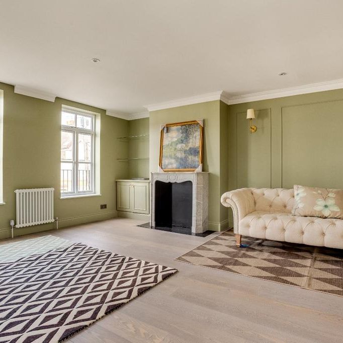 4 bedroom mews to rent - Photo 1