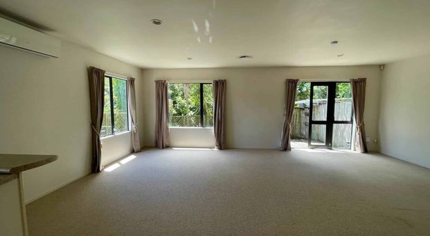 Townhouse in good location - Photo 1