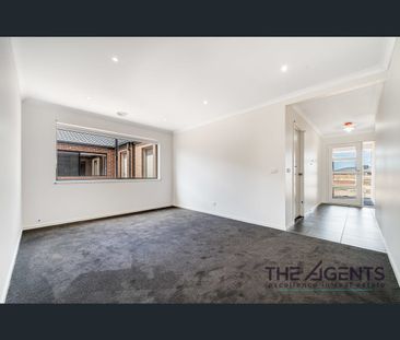 34 Linacre Crescent, Melton South, Vic 3338 - Photo 2