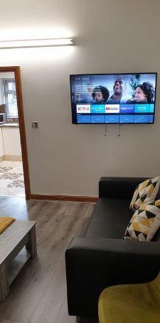 1 bedroom in a house share to rent - Photo 1