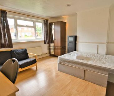 4 bedroom terraced house to rent - Photo 6