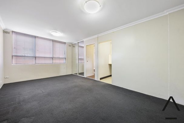 Studio On Top Floor - Photo 1