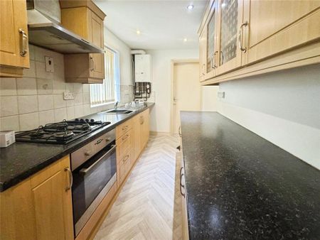 3 bedroom terraced house to rent - Photo 2