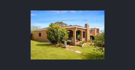 GORGEOUS FAMILY HOME IN A GREAT LOCATION! - Photo 4