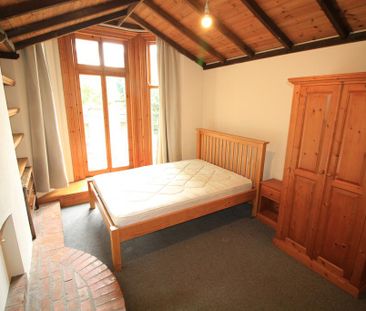 6 bedroom detached house to rent - Photo 3