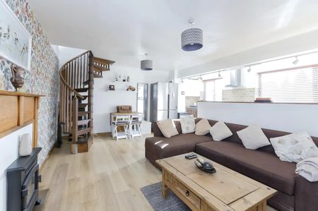 2 Bed End Terrace, Marsh Close, LE4 - Photo 2
