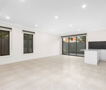 Large Modern Townhome - Photo 3