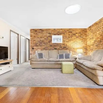 Spacious Family Home in Werribee! - Photo 1