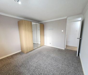 4 bedroom end of terrace house to rent - Photo 4