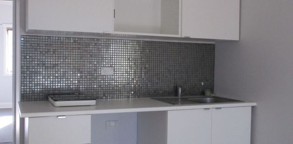 RENOVATED FLAT IN ETTALONG - Photo 2