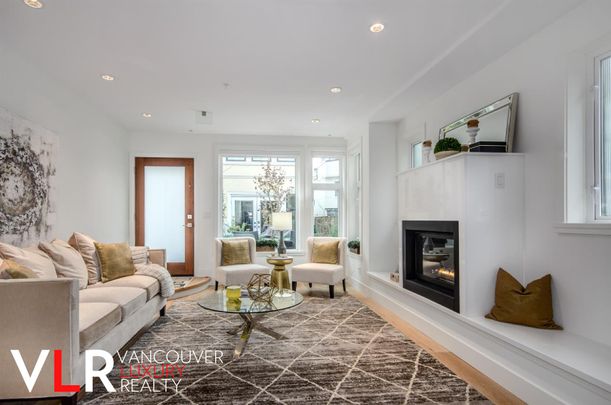 Townhouse in Downtown Vancouver, BC - Photo 1