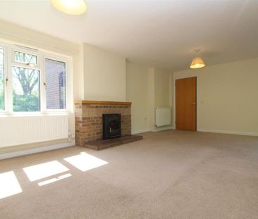 4 bedroom detached house to rent - Photo 3