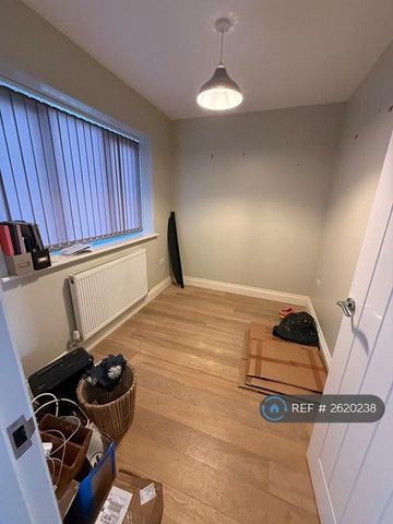 4 bedroom detached house to rent - Photo 3