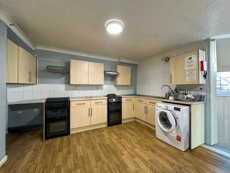 Room 2, Bateman Street, Cambridge, - Photo 5