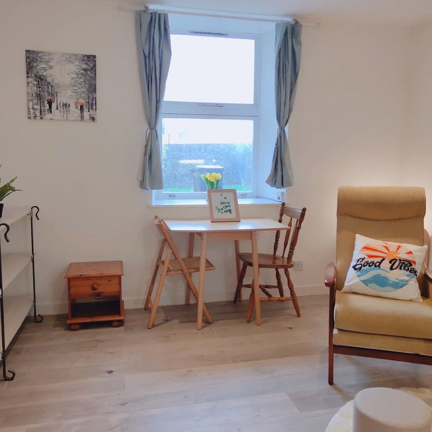 Studio Flat, Spital, AB24 - Photo 1