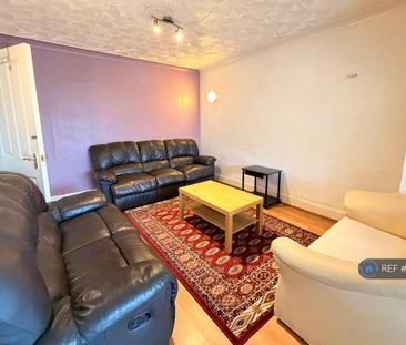 4 bedroom semi-detached house to rent - Photo 1