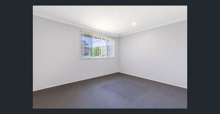 Large 5 bedroom home in a prime location! - Photo 3