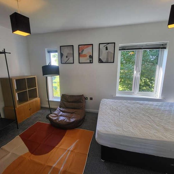 Sadler Court, Hulme, Manchester, M15 - Photo 1