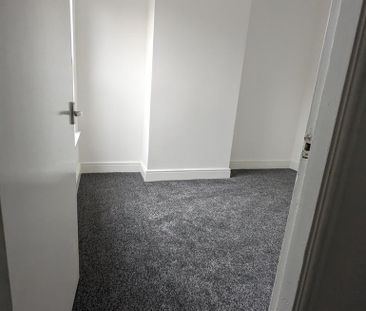 4 bedroom end of terrace house to rent - Photo 3