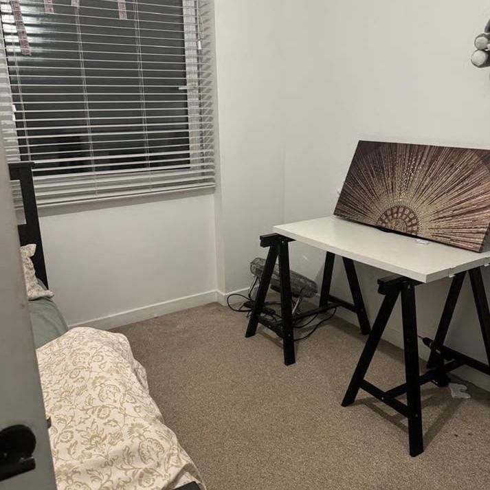 Room in a Shared Flat, Epsom Road, CR0 - Photo 1