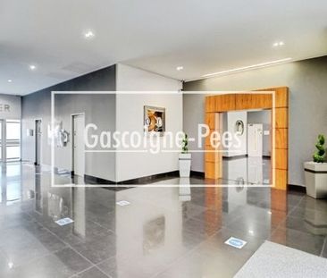 Skyline Plaza, RG21 - Photo 2