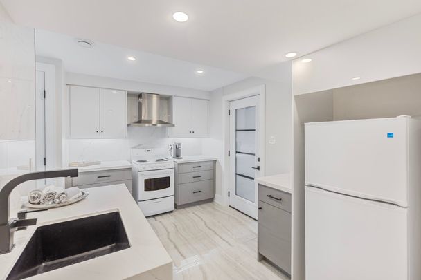 For Lease - 12 Tower Court Unit# Lower, Bradford West Gwillimbury, Ontario - Photo 1