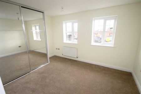 4 bedroom semi-detached house to rent - Photo 2