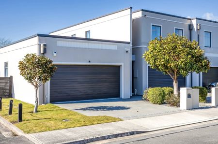 Sleek and Contemporary Home - Photo 4