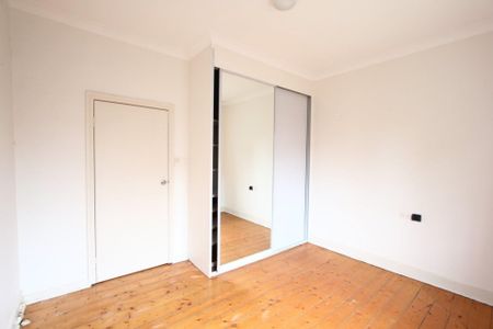 Spacious Family Home - Photo 3