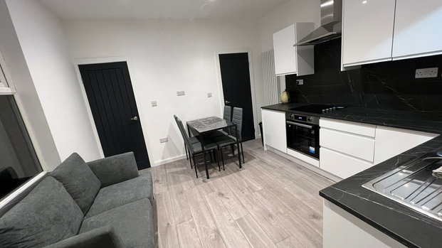 1 bedroom in a house share to rent - Photo 1