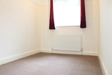 2 bedroom ground floor flat to rent - Photo 2
