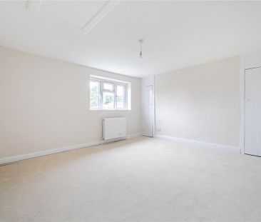 3 bedroom detached house to rent - Photo 2