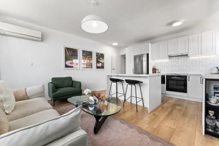 Stylish One-Bedroom Apartment in the Heart of Armadale - Photo 3