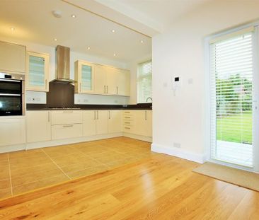 5 bedroom detached house to rent - Photo 2