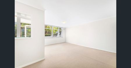 Spacious Apartment with House-like Proportions - Photo 4