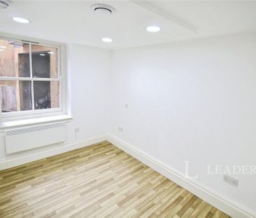 3 bedroom flat to rent - Photo 2