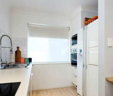 Modern, comfortable and convenient Fremantly Living! - Photo 5