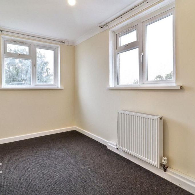 3 bedroom apartment to rent - Photo 1