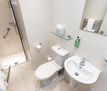 2 bedroom flat to rent - Photo 3