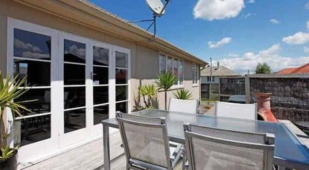 Three Bedroom Home-Hospital location - Photo 3