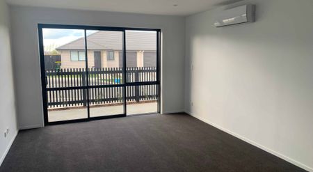 Sunny downstairs 2-bedroom for rent!! - Photo 2